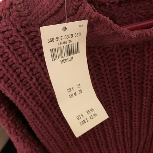 Wine red hollister sweater - Picture 3 of 3